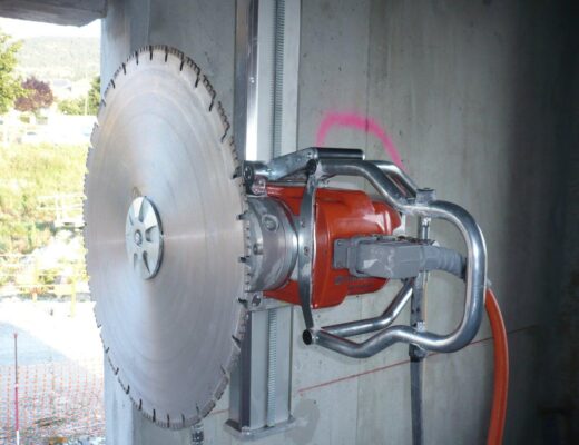 Procéder à de travaux de sciage de mur en béton